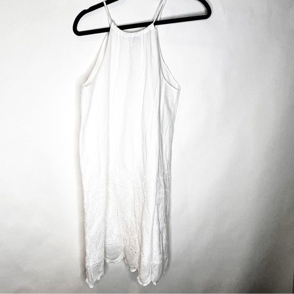 Vineyard Vines | Halter Dress With Eyelet Detail Front Tassel Tie - Picture 3 of 6